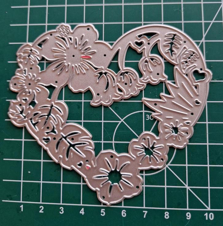 Snijmal Hart met Bloemen, Hobby en Vrije tijd, Scrapbooking, Nieuw, Frame of Mal, Overige merken, Ophalen of Verzenden