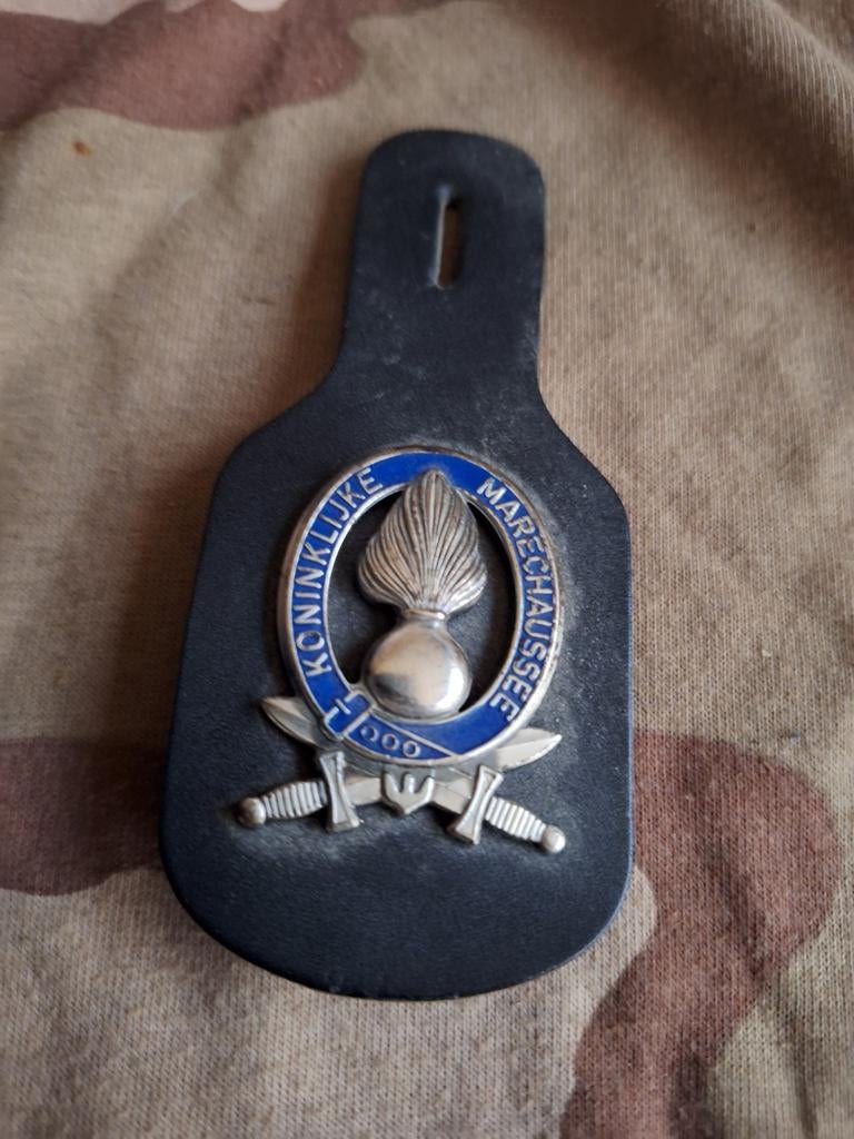 Orgieneel bostzakhanger kmar, Verzamelen, Militaria | Algemeen, Verzenden, Landmacht, Nederland, Embleem of Badge