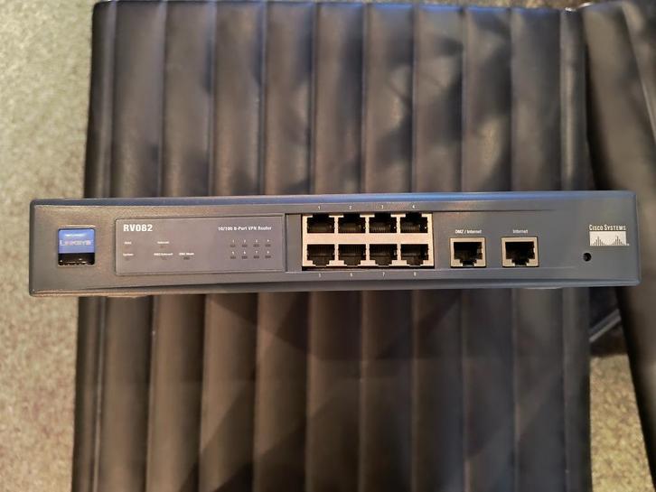 Linksys RV082 Small Business Router, Computers en Software, Routers en Modems, Gebruikt, Router, Ophalen of Verzenden