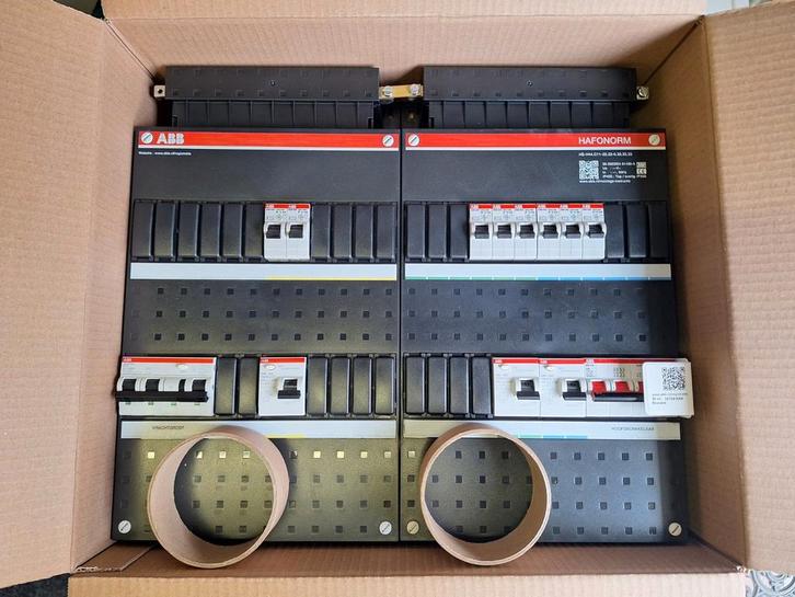ABB Busboard Dubbele Groepenkast nieuw in doos., Hobby en Vrije tijd, Elektronica-componenten, Gebruikt, Ophalen of Verzenden