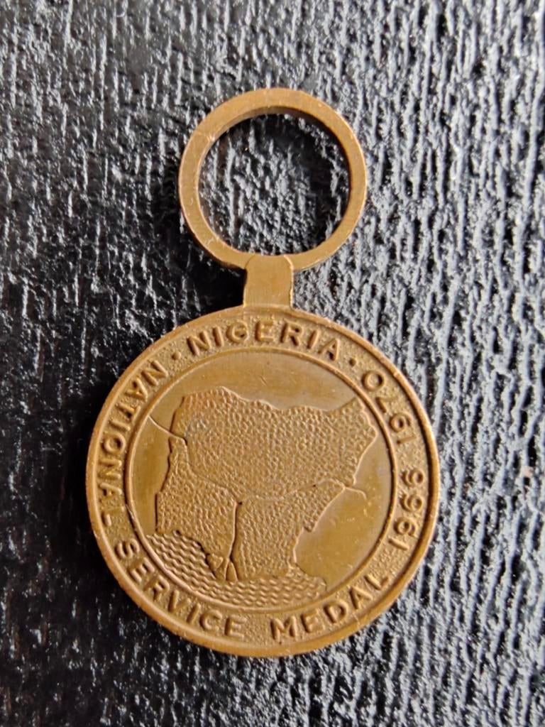 NATIONAL CIVIL WAR MEDAL 1966-1970.... Nigeria klein model, Verzamelen, Militaria | Algemeen, Ophalen of Verzenden, Landmacht