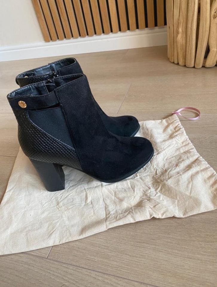 Zwarte Enkellaarsjes met Hak - Maat 37, Kleding | Dames, Schoenen, Zo goed als nieuw, Lage of Enkellaarzen, Zwart, Ophalen of Verzenden