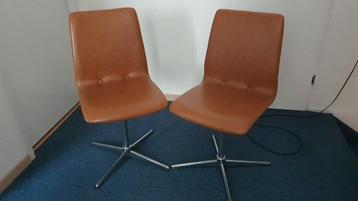 Te koop: twee draaistoelen met RVS onderstel beschikbaar voor biedingen
