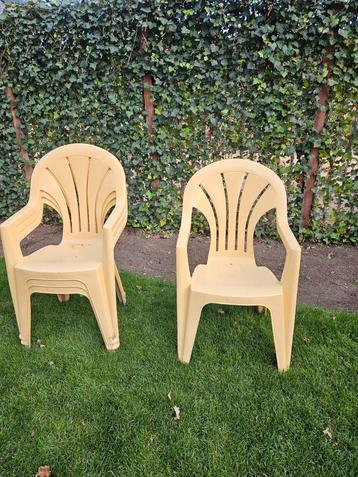 4 tuinstoelen stapelbaar beschikbaar voor biedingen