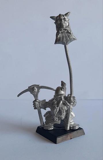 Warhammer Citadel Dwarf Miner Standard Bearer (metal) beschikbaar voor biedingen