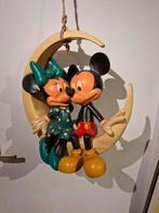 Mickey en Minnie Mousse verliefd hangend op de maan, Verzamelen, Ophalen of Verzenden, Mickey Mouse, Zo goed als nieuw, Beeldje of Figuurtje