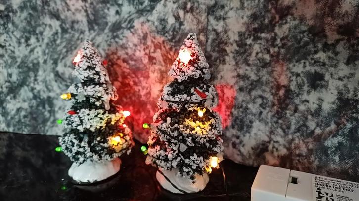 Intratuin mini kerstbomen verlicht voor je kerstdorp, Diversen, Kerst, Nieuw, Ophalen