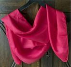 Rode sjaal, shawl, das, doek, hoofddoek; 68 bij 67 cm, Kleding | Dames, Mutsen, Sjaals en Handschoenen, Ophalen of Verzenden, Sjaal
