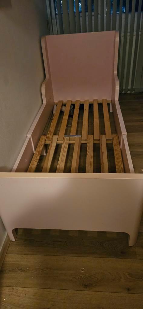 Roze Meegroei Bed - Opknapper, Kinderen en Baby's, Kinderkamer | Bedden, Gebruikt, Lattenbodem, Ophalen