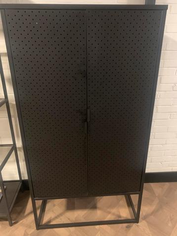Industriële kast zwart metaal jysk beschikbaar voor biedingen