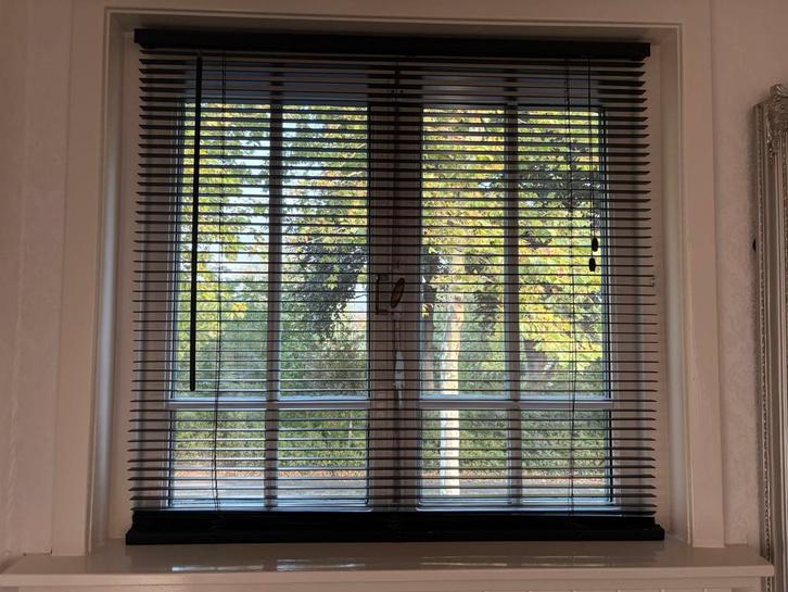 Zwarte houten jaloezieën 120 breed, Huis en Inrichting, Stoffering | Gordijnen en Lamellen, Gebruikt, 150 tot 200 cm, 100 tot 150 cm