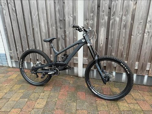 Yt Tues downhill mountainbike, Fietsen en Brommers, Fietsen | Mountainbikes en ATB, Zo goed als nieuw, Overige merken, Hardtail