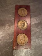 3 oude bronzen munten in houten plankje. Bieden, Ophalen, Koningin Wilhelmina, Overige waardes
