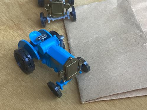 Hanomag 290 traktor 2verschillende kleuren UW BOD IS PER STK, Hobby en Vrije tijd, Modelauto's | 1:87, Nieuw, Bus of Vrachtwagen