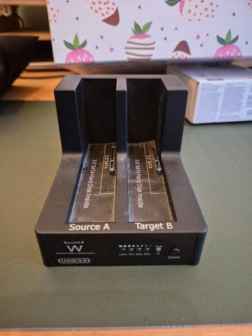 Dual Docking Station m. Voeding & Kabel beschikbaar voor biedingen