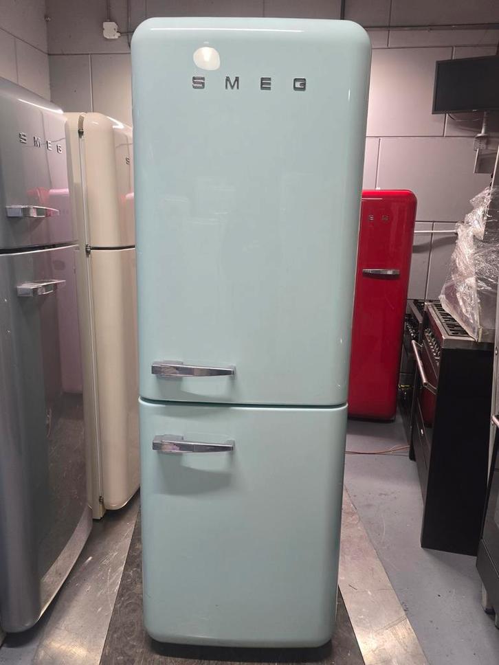 SMEG KOELKAST PASTELGROEN, Witgoed en Apparatuur, Koelkasten en IJskasten, Zo goed als nieuw, Met aparte vriezer, 200 liter of meer