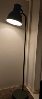 Staande vloerlamp grijs, Huis en Inrichting, Lampen | Vloerlampen, Ophalen of Verzenden, Zo goed als nieuw, Metaal, 150 tot 200 cm