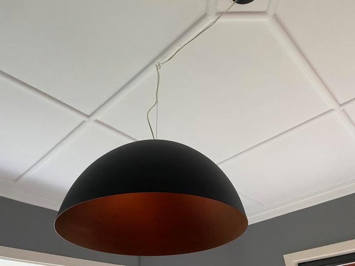 2 Prachtige grote zwarte met koperkleurige hanglampen 53cm, Huis en Inrichting, Lampen | Hanglampen, Gebruikt, 75 cm of meer, Metaal