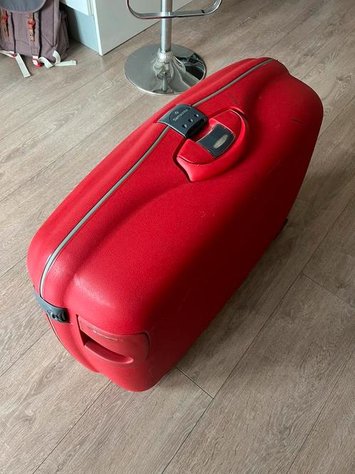 Samsonite Hard Shell 2 Wheel Red Capacity 100L 74x62 3 lock, Sieraden, Tassen en Uiterlijk, Koffers, Gebruikt, Hard kunststof