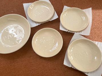 Pasta borden set 4 x bord 1x grote schaal/bord  NIEUW beschikbaar voor biedingen