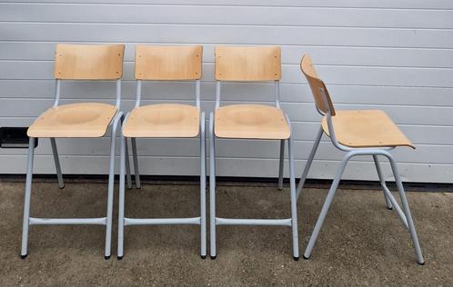 43 Vintage schoolstoelen houten cafe stoelen kantine bistro, Huis en Inrichting, Barkrukken, Zo goed als nieuw, 5 krukken of meer