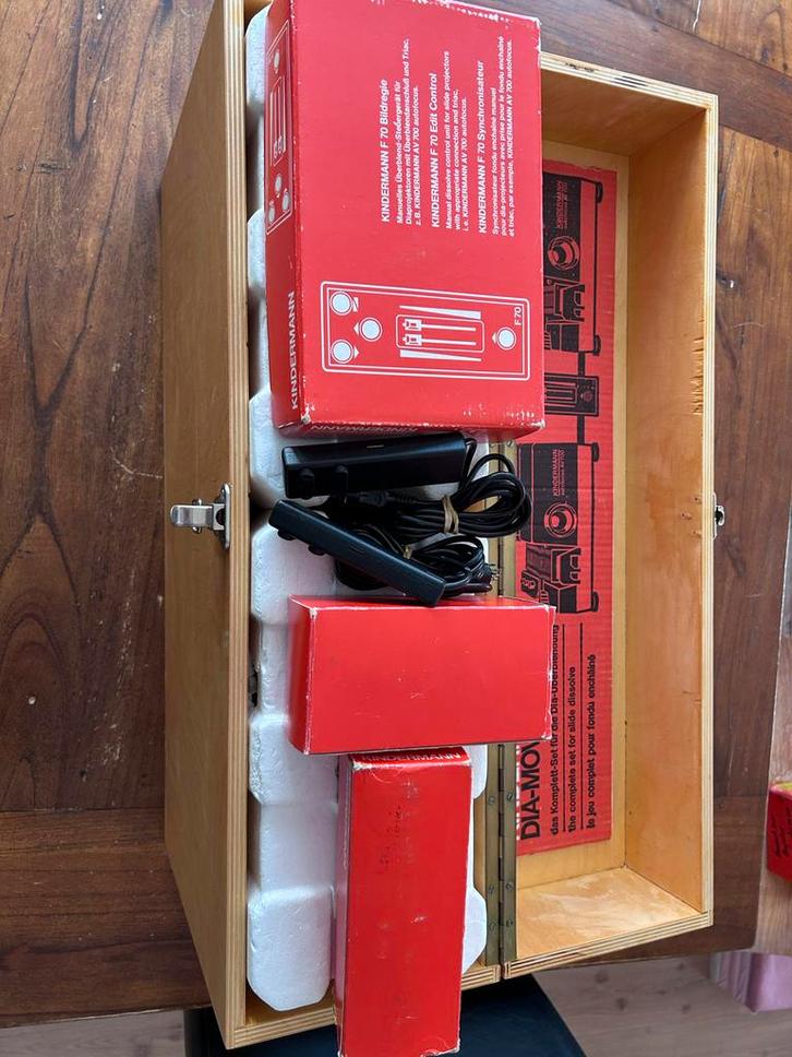 Kindermann Autofocus AV700 Diaprojector met Accessoires, Audio, Tv en Foto, Diaprojectors, Gebruikt, Met scherm, Ophalen of Verzenden