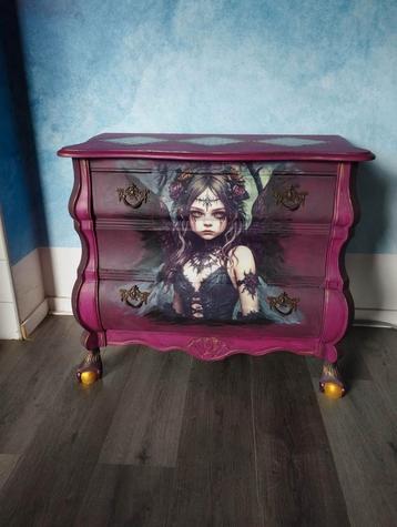 Leuke aparte gothic restyled buikkastje ladenkast print beschikbaar voor biedingen