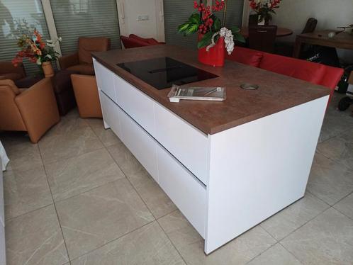 Te koop: keuken met kookeiland (nieuw), Huis en Inrichting, Keuken | Complete keukens, Nieuw, Enkelwandige keuken, Wit, Kunststof