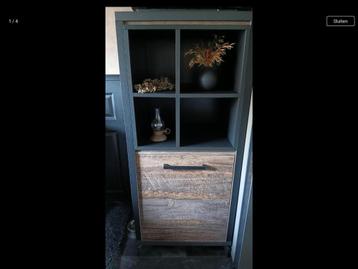 Bijzetkast beschikbaar voor biedingen