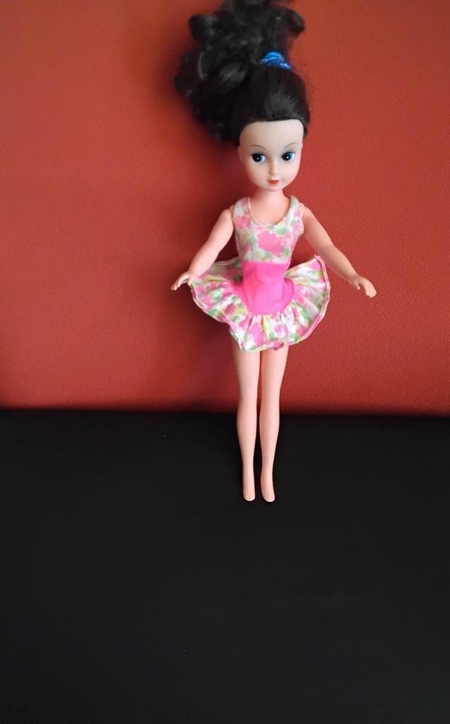 Vintage Retro sindy fleur barbie Bloemige Jurk, Kinderen en Baby's, Speelgoed | Poppen, Zo goed als nieuw, Barbie, Ophalen of Verzenden