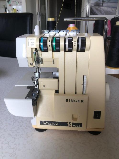 Mooie Singer Lockmachine van ouderwetse kwaliteit, Hobby en Vrije tijd, Naaimachines en Toebehoren, Zo goed als nieuw, Lockmachine