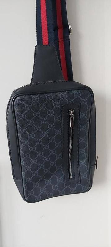 Heren schouder tas, Gucci logo & Blauw/Rode Strap beschikbaar voor biedingen