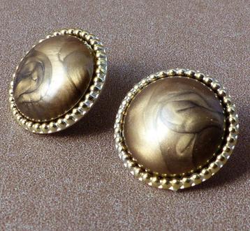 Vintage oorbellen stekers bruine bollen beschikbaar voor biedingen