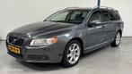Volvo V70 2.5T Summum LEER / YOUNGTIMER / XENON, Voorwielaandrijving, Gebruikt, 2521 cc, Handgeschakeld