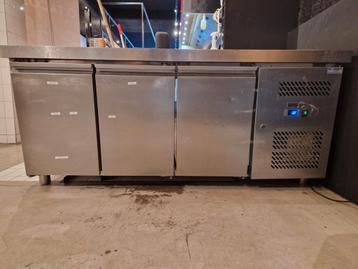 Horeca koel werkbank. 3 deurs.
Gebruikt.
Ophalen Delft.  beschikbaar voor biedingen