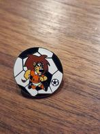 V 189 KNVB Dutchie  Leeuw Speldje, Ophalen of Verzenden, Zo goed als nieuw, Sport, Speldje of Pin