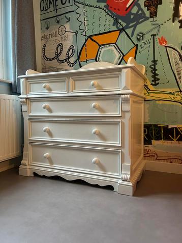 Complete Sfeervolle Babykamer te Koop (bieden vanaf €375,-) beschikbaar voor biedingen