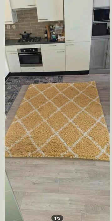Vloerkleed 160x230 als nieuw....prachtige okergeel beschikbaar voor biedingen