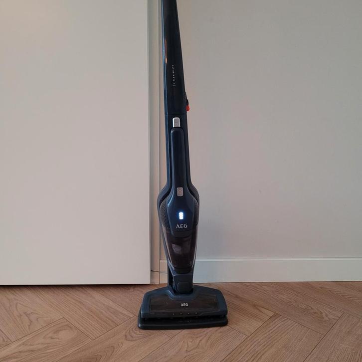 AEG CX7 2-in-1 Steelstofzuiger + Kruimeldief, Witgoed en Apparatuur, Stofzuigers, Gebruikt, Stofzuiger, Reservoir, Ophalen