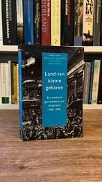 Land van kleine gebaren, Ophalen of Verzenden, Zo goed als nieuw