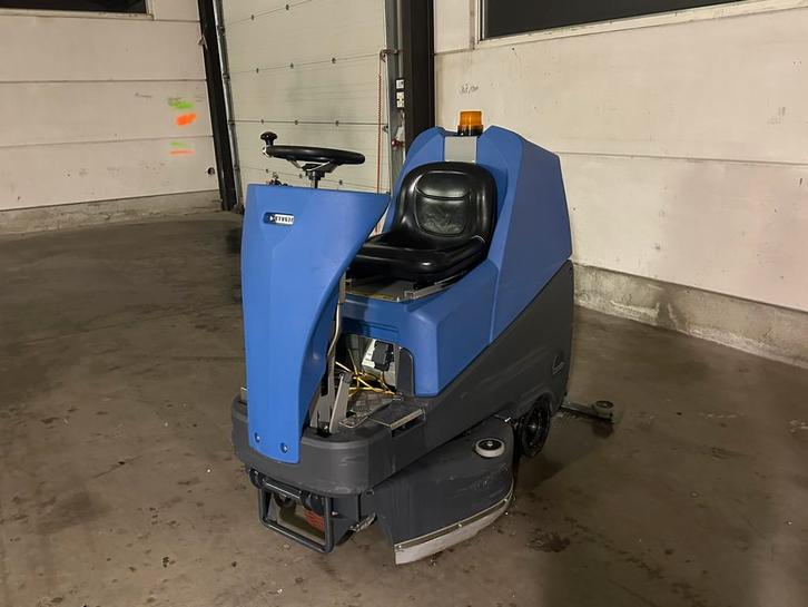 Numatic ttv 678 schrob poetsmachine 117u, Zakelijke goederen, Machines en Bouw | Onderhoud en Reiniging, Ophalen