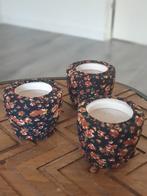 3 kleine bloempotjes met hoesje, Ophalen of Verzenden, Zo goed als nieuw, Rond, Minder dan 25 cm