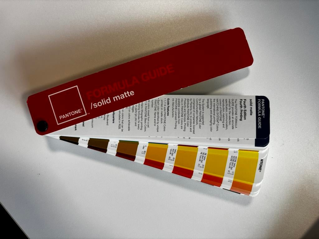Pantone kleurenwaaier formula guide solid matte, Ophalen of Verzenden, Zo goed als nieuw, Overige onderwerpen
