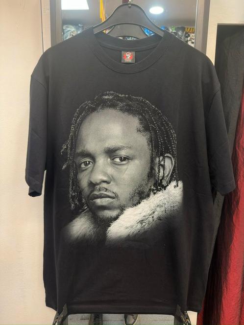 Kendrick lamar t-shirt maat xl met achter opdruk, Kleding | Heren, T-shirts, Nieuw, Maat 56/58 (XL), Zwart, Ophalen of Verzenden