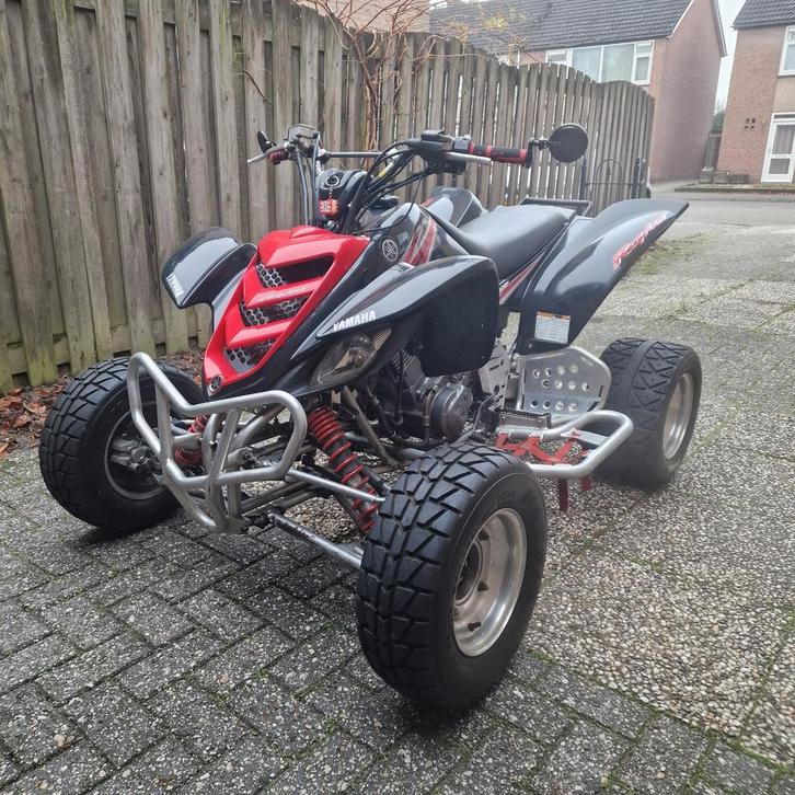 Yamaha Raptor 660R 2004 - Zwart/Rood, Motoren, Quads en Trikes, 1 cilinder, Ophalen