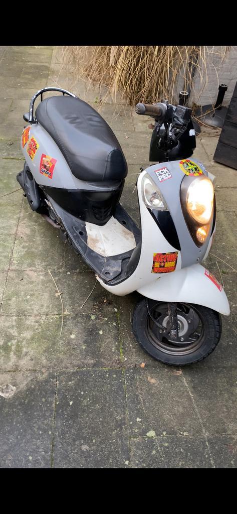 Sym Mio 50cc WAARDEPEILLING, Fietsen en Brommers, Scooters | SYM, Zo goed als nieuw, Mio, Benzine, Ophalen