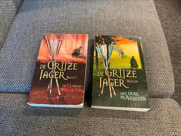 2 boeken van de grijze jager deel 13 en 14 John Flanagan beschikbaar voor biedingen