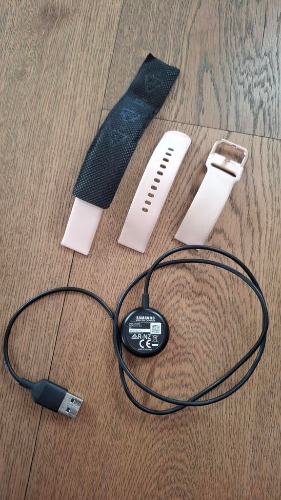 Samsung Horloge Lader + Lichtroze Band, Sport en Fitness, Hartslagmeters, Ophalen of Verzenden, Gebruikt, Overige merken