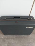 Delsey koffer met slotjes, Gebruikt, Hard kunststof, 70 cm of meer, Wieltjes