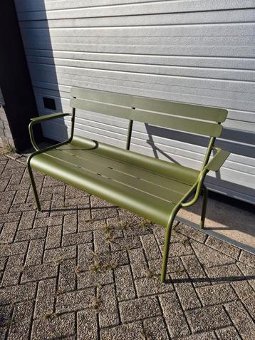 Nieuwe fermob Luxembourg tuinbank Met armleuning div kleuren beschikbaar voor biedingen
